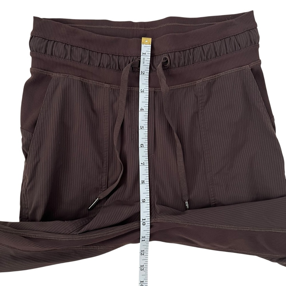 Lululemon‎ Dance Studio Mid-Rise Crop 25" in Chocolate Brown Size 2 - Picture 13 of 13